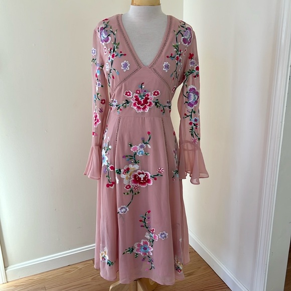Asos SZ 8, peach pink embroidered dress with cut out detail. - Picture 1 of 9